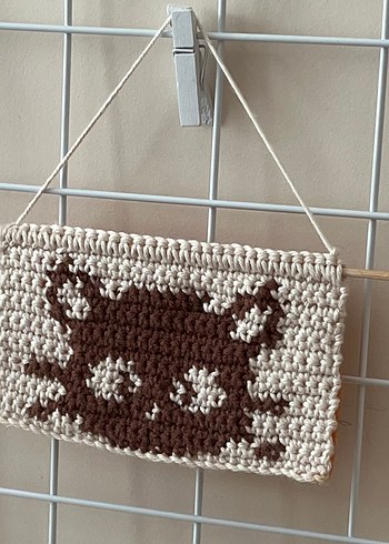  Beden Kahverengi Kedi Desenli Örgü Duvar Süsü