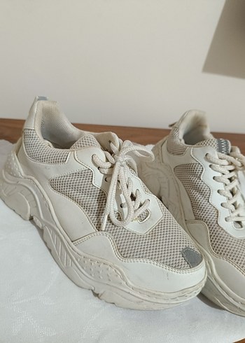 Gri Detaylı Beyaz Kadın Spor Ayakkabı - Görsel 2