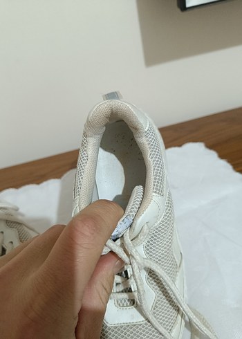 Gri Detaylı Beyaz Kadın Spor Ayakkabı - Görsel 3