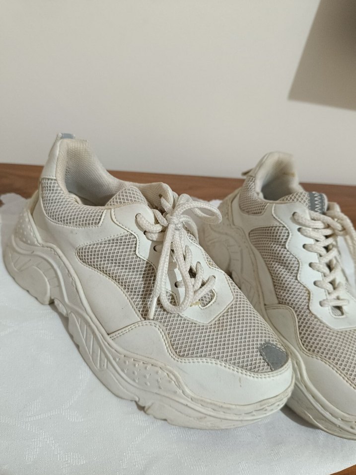 Gri Detaylı Beyaz Kadın Spor Ayakkabı - Görsel 2