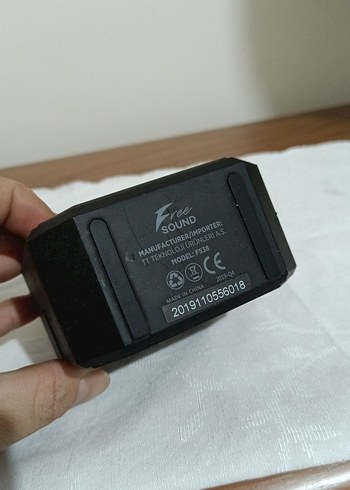 Kompakt Siyah Bluetooth Hoparlör - Görsel 2