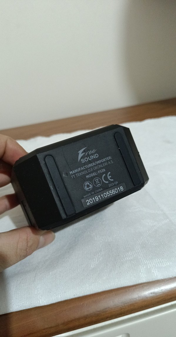 Kompakt Siyah Bluetooth Hoparlör - Görsel 2