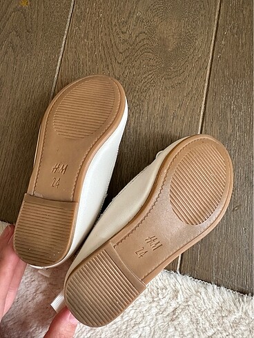 24 Beden beyaz Renk Bebek Babet H&M 24 numara