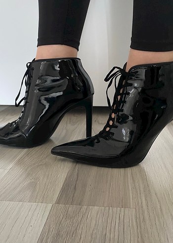 37 Beden Zara Siyah Tokalı Stiletto