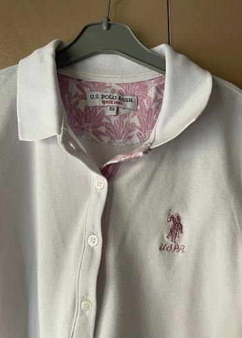 xs Beden beyaz-pembe kısa kollu polo yaka tişört(SIFIR)