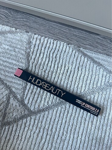 Huda beauty dudak kalemi