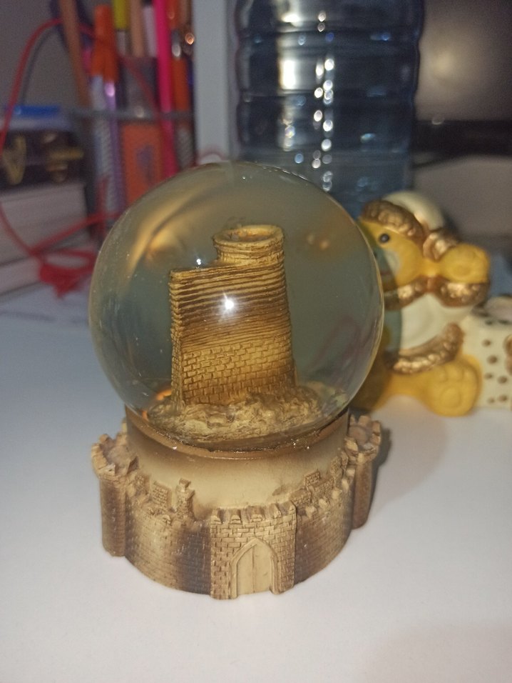 Altın Renkli Kale Temalı Kar Küresi - Görsel 3