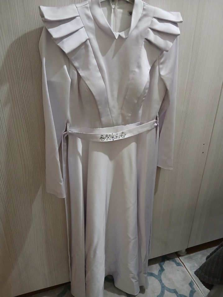 Uzun Kollu Beyaz Kadın Abiye Elbise - Görsel 3