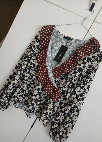 Puantiye Detaylı V Yaka Desenli Kadın Bluz - Görsel 6