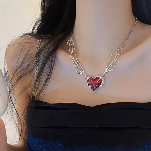  Beden Gotik İskelet Kolye