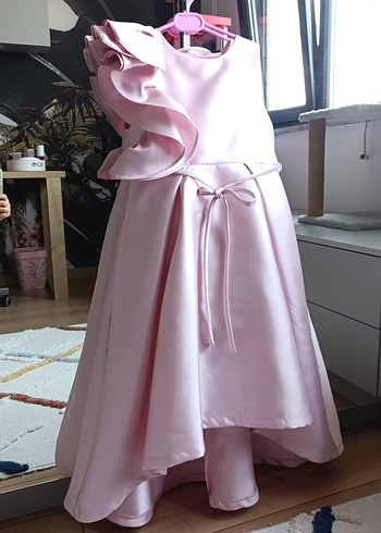 Pembe Saten Fırfırlı Straplez Kız Elbisesi