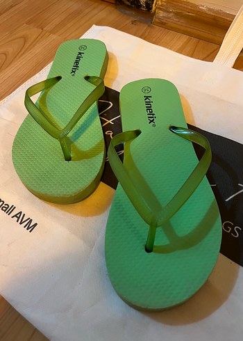 Yeşil Kadın Parmak Arası Terlik - Görsel 2