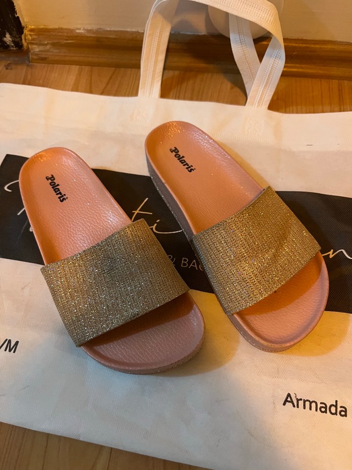 Buckle detaylı parlak altın kadın terlik - Görsel 2