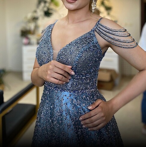 Nişan elbisesi