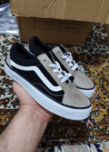 Bej Siyah Platform Kadın Sneaker