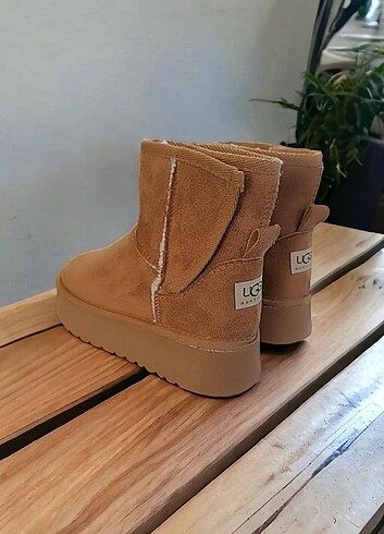 Ugg Ugg bot