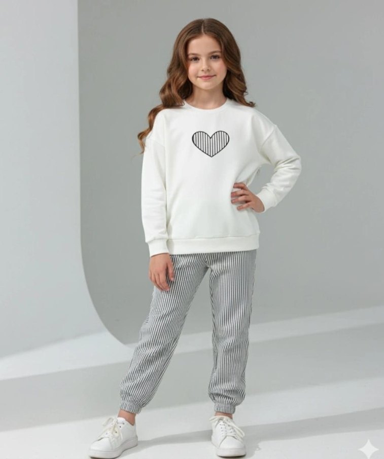 Kızlar için Beyaz Kalp Baskılı Sweatshirt ve Gri Eşofman - Görsel 3