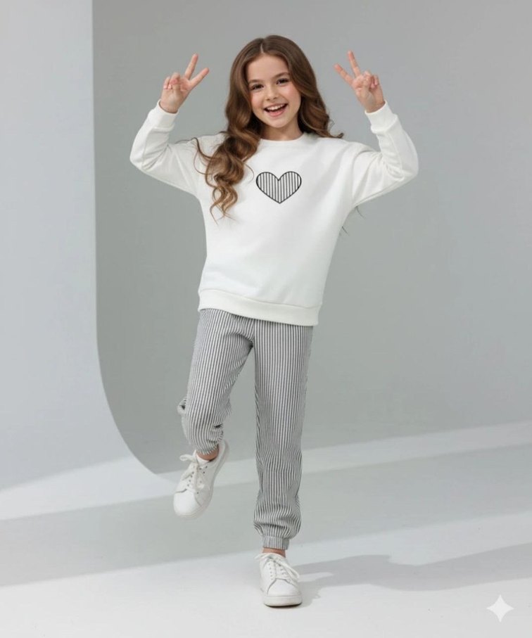 Kızlar için Beyaz Kalp Baskılı Sweatshirt ve Gri Eşofman - Görsel 2