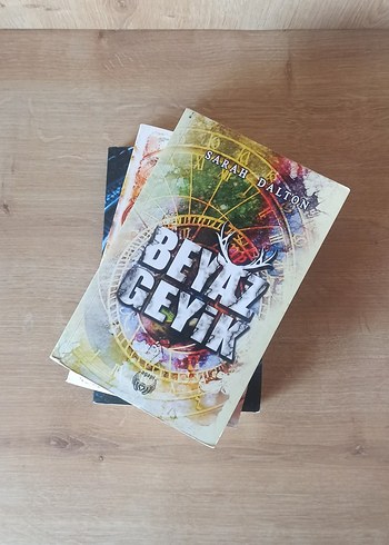 Beyaz geyik Kızıl saray Siyah taç