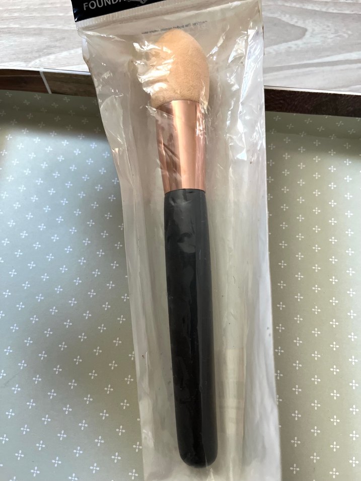 Bej Fondöten Süngerli Makyaj Fırçası - Görsel 2