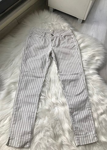 Beyaz Çizgili Midi Denim Kumaş Pantolon