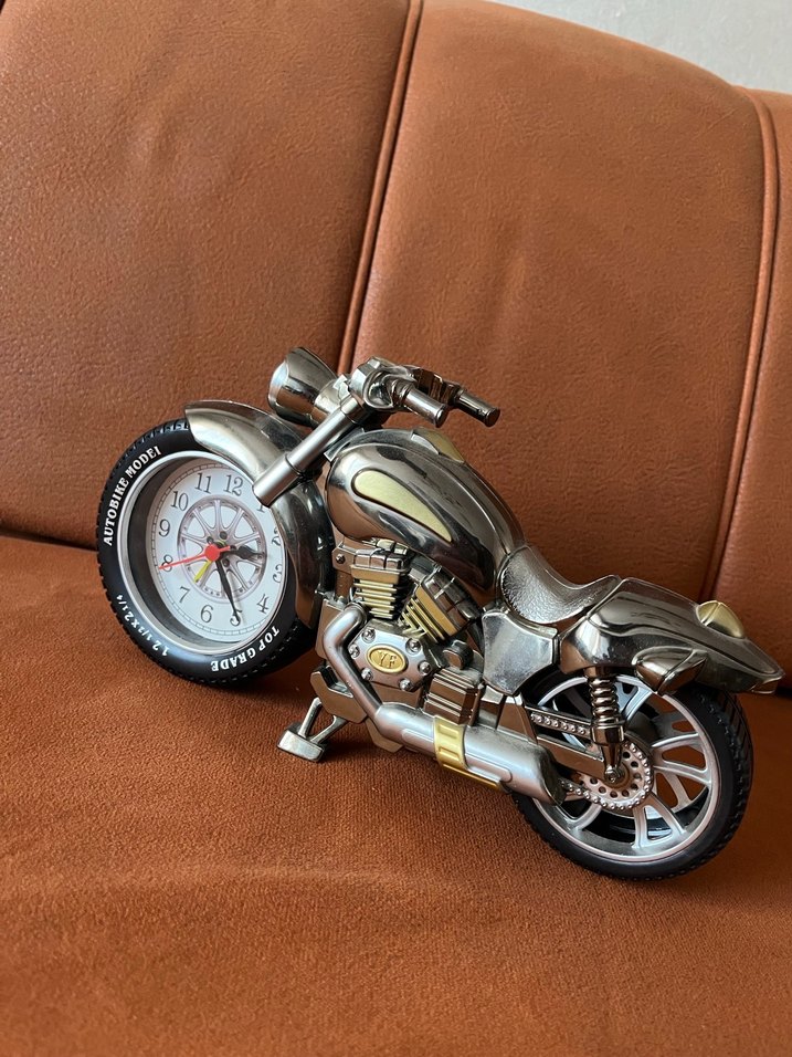Motosiklet tasarımlı saat - Görsel 3