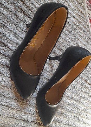 Klasik Siyah Tokalı Stiletto Topuklu Kadın Ayakkabı