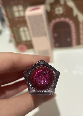 Fenty Beauty Bomb Bordo Parlak Gloss - Görsel 3