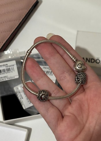 Pandora Zincir Detaylı Gri Bileklik (Charmla Birlikte)