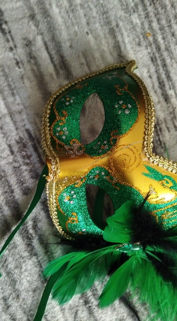 Yeşil Tüylü Karnaval Maskesi - Görsel 2