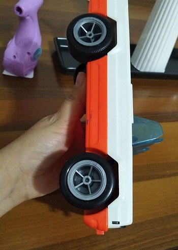 Beyaz Oyuncak Araba - Görsel 3