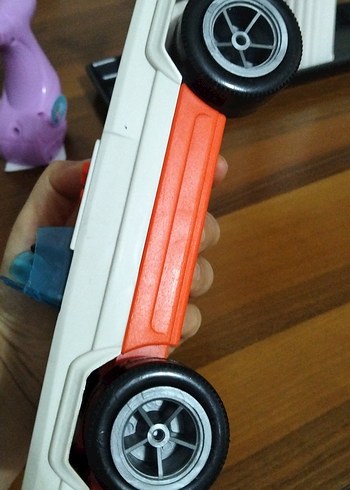 Beyaz Oyuncak Araba - Görsel 4