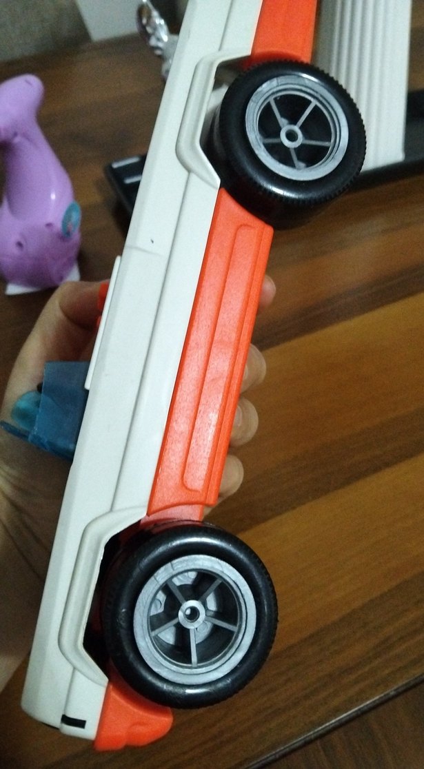 Beyaz Oyuncak Araba - Görsel 4