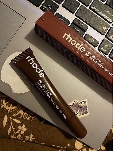 Diğer Rhode Lip balm