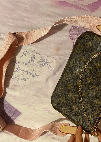 Louis vuitton pembe askili canta - Görsel 4