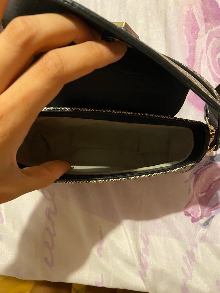 Guess Logolu Kahverengi Kadın Çapraz Çanta - Görsel 3