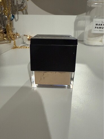 Huda beauty sabitleyici pudra
