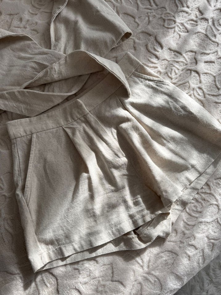 Bej Keten Kısa Tulum V Yakalı - Görsel 3