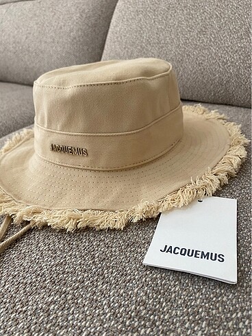 Beden JACQUEMUS