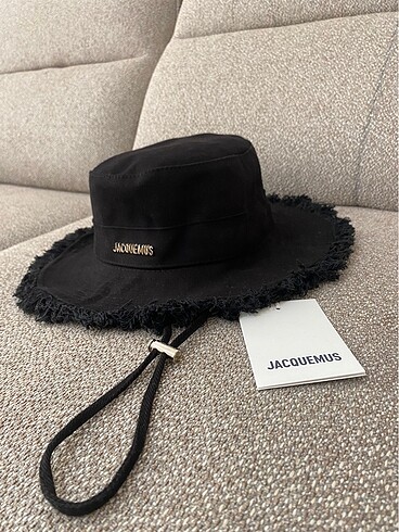 Beden JACQUEMUS