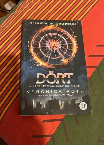 Dört - Bir Uyumsuz Koleksiyon Kitabı