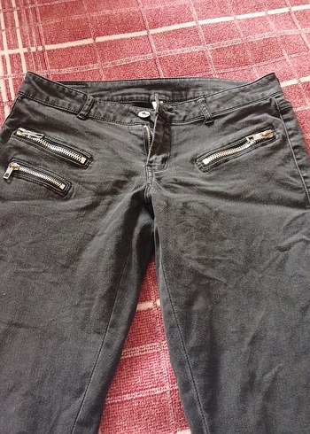 Siyah Fermuarlı Dar Kesim Kadın Midi Kot Pantolon - Görsel 2