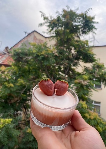 Çilek figürlü ve Çile kokulu mum