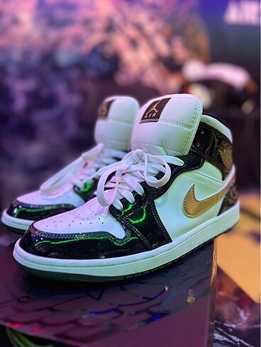 Air Jordan 1 Mid SE Erkek Ayakkabısı