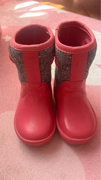 UGG yağmur botu