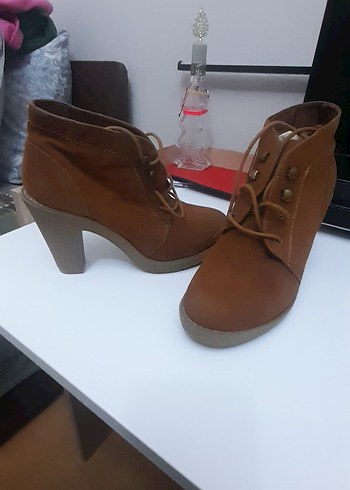 Kahverengi Tokalı Kadın Topuklu Bot - Görsel 5