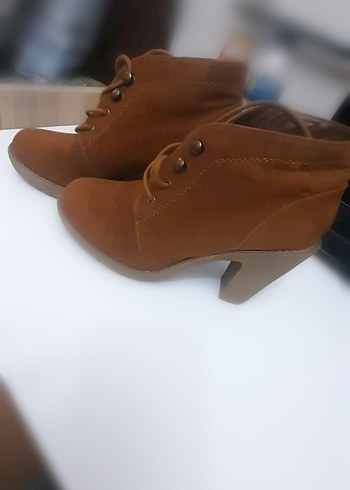 Kahverengi Tokalı Kadın Topuklu Bot - Görsel 3