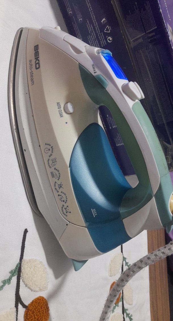 Mavi Ütü, Ayarlanabilir Isı ve Buhar Özellikli - Görsel 3