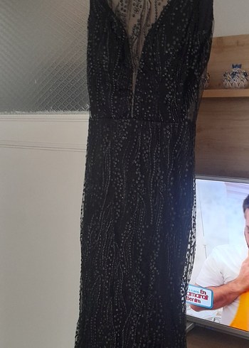 Boncuk İşlemeli Siyah Uzun V Yaka Gotik Elbise - Görsel 3