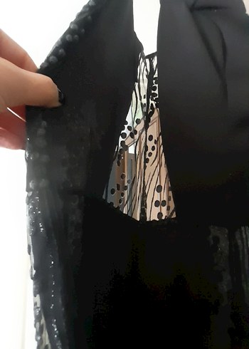 Boncuk İşlemeli Siyah Uzun V Yaka Gotik Elbise - Görsel 10